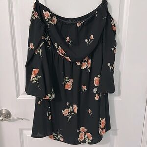 Strapless mini dress with sleeves 👗